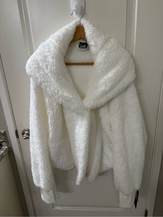 Jill Martin Jackets & Blazers - Jill Martin White Sherpa Lounger Jacket Size 2X/3X wearable Hooded Blanket NWT